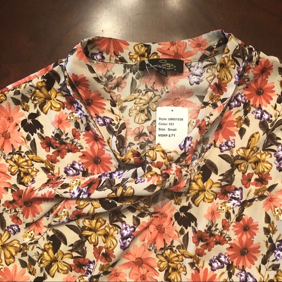 🌟 HP 🌟 Suzanna Betro Flower Top - Picture 5 of 6